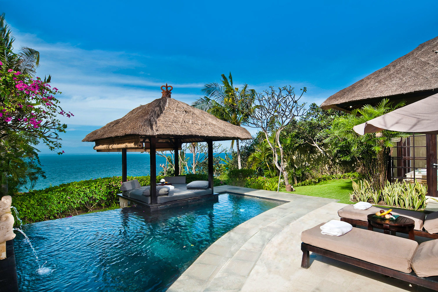 6 Resort Bagaikan Surga Dunia di Indonesia