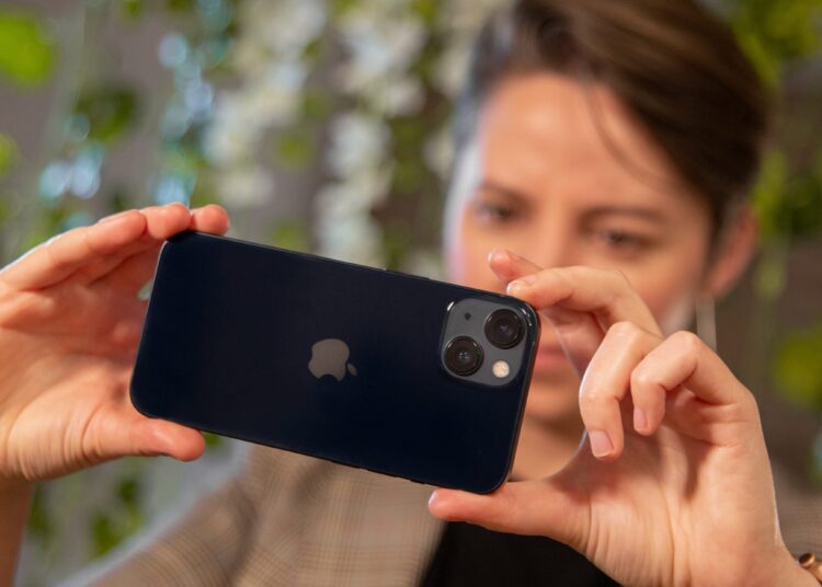 Cara Scan Tulisan Cetak Dengan Fitur Live Text di Iphone 13 - Selular.ID