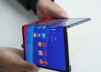 Smartphone layar lipat Oppo