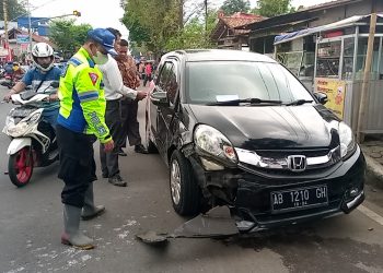 Kecelakaan Beruntun di Sungai Penuh, 2 Mobil Terseret Sawah, 5 Orang Luka-Luka