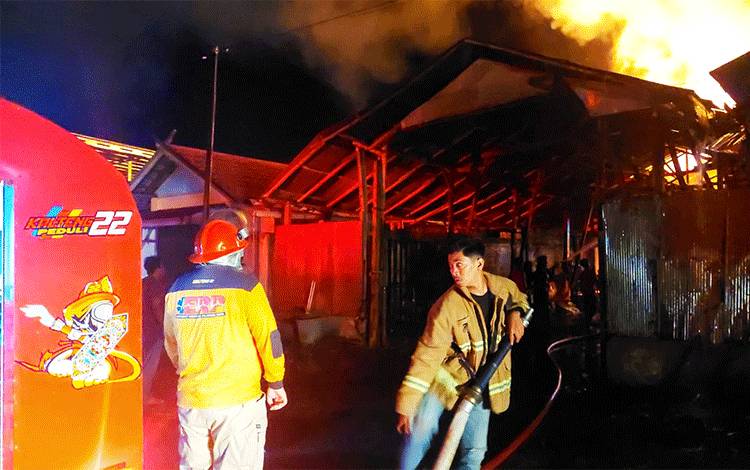 Empat warung makan di Pujasera Palangka Raya terbakar, api diduga dari kompor