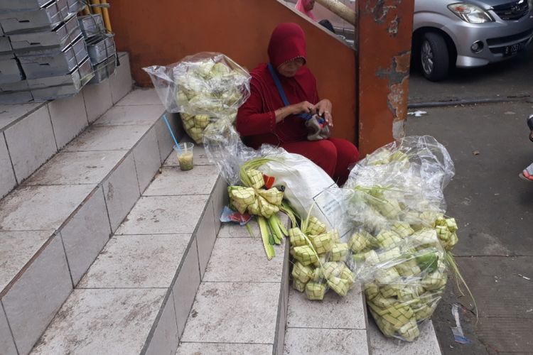 Laila Jual Sarang Ketupat Raup Rp 2 Juta dalam 3 Hari, Ternyata Permintaan Menurun