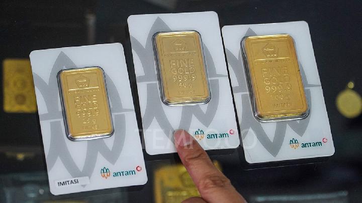Harga emas Antam turun menjadi Rp 2.943.000 per gram