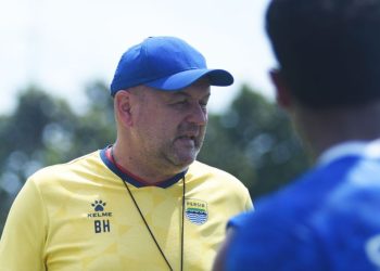 Pelatih Persib Bebankan Panas ke Borneo FC