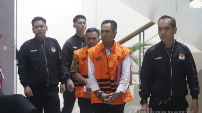 Penampakan uang THR Bupati Cilacap, tertangkap OTT KPK jelang Lebaran, berani peras kadis bisa nego