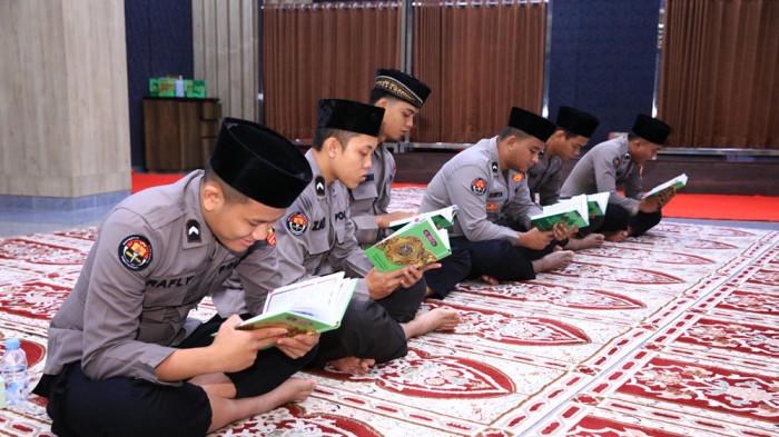 Ratusan Siswa Tunanetra Bandung Raya Selesaikan Al-Qur’an dalam Huruf Braille