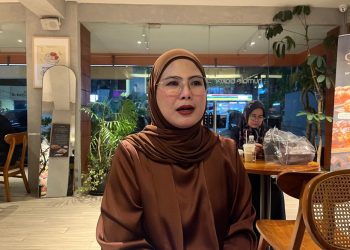 Tren Busana Lebaran 2026: Warna Solid dan Wastra Lokal Mendominasi