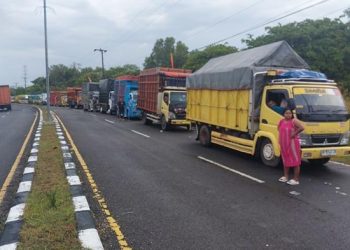 H-6 Lebaran, Antrean Truk Logistik di Pelabuhan Tanjungkalian Mentok Melebihi 1 KM