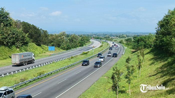 Fluktuasi Kendaraan Mudik di Tol Semarang-Solo: Puncak Kemacetan Jelang Magrib