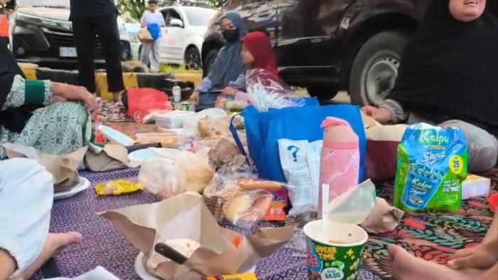 Mudik Seru di Tol Kanci-Pejagan: Keluarga Sukirno Berbuka Puasa di Rest Area