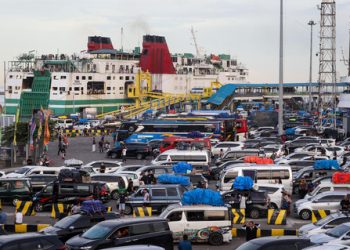 Foto: Keramaian Pelabuhan Merak Jelang Lebaran
