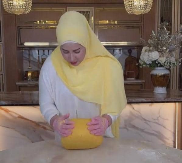 Persiapan 7 Artis Hadapi Lebaran 2026, BCL Masak Rendang 2 Kg!