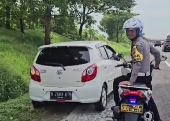 Cegah Kecelakaan, Polisi Tak Larang Pemudik Berhenti di Bahu Jalan KM 57 Tol Japek