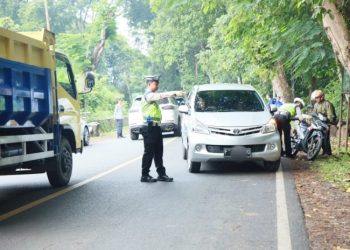 Operasi razia mobil ilegal di Sukabumi: 15 kendaraan ditilang, polisi himbau pemudik gunakan transportasi resmi