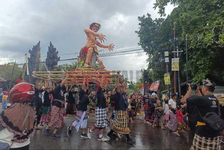 Ogoh-ogoh Dibawa di Kubu Raya, Simbol Perlawanan Kekerasan Jelang Nyepi