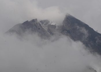 Aktivitas Gunung Merapi Hari Ini: 8 Kali Guguran Lava