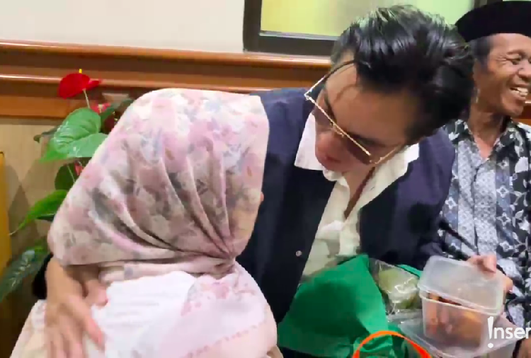 Baim Wong Rindu Ibu di Jelang Lebaran, Kenang Masakan Sayur Asem dan Jambal