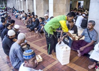 Tokoh Luwu Raya Kritik Pengelola Buka Puasa di Masjid Istiqlal, Buhari KM: Banyak yang Tidak Dapat Takjil
