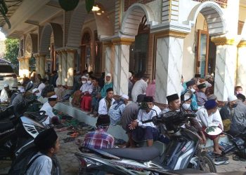 Warga Suger Kidul Jember Shalat Id dengan Metode Khomasi Hari Ini