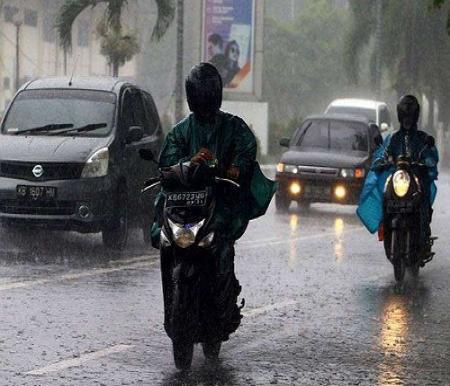 Peringatan BMKG: Hujan Petir Mengancam Beberapa Wilayah Riau